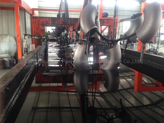 Hitam 1/2' Butt Weld Fittings P245GH Baja Karbon 45 Derajat Panjang Radius Siku